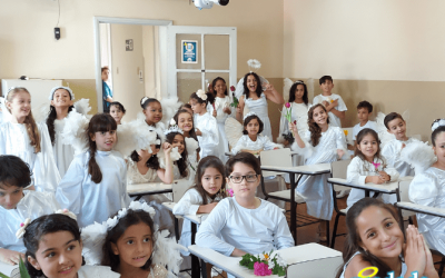 Coroação de Maria reúne famílias e emociona no Colégio Piedade