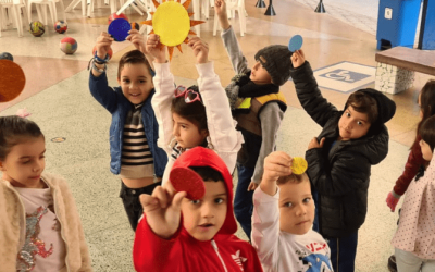 Estudantes do Ensino Médio dão aula sobre o Sistema Solar para a Educação Infantil