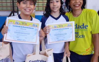 Celebrando a leitura: alunos que se destacaram no projeto ‘Lendo sem Parar’ são premiados durante momento cívico no Colégio Piedade